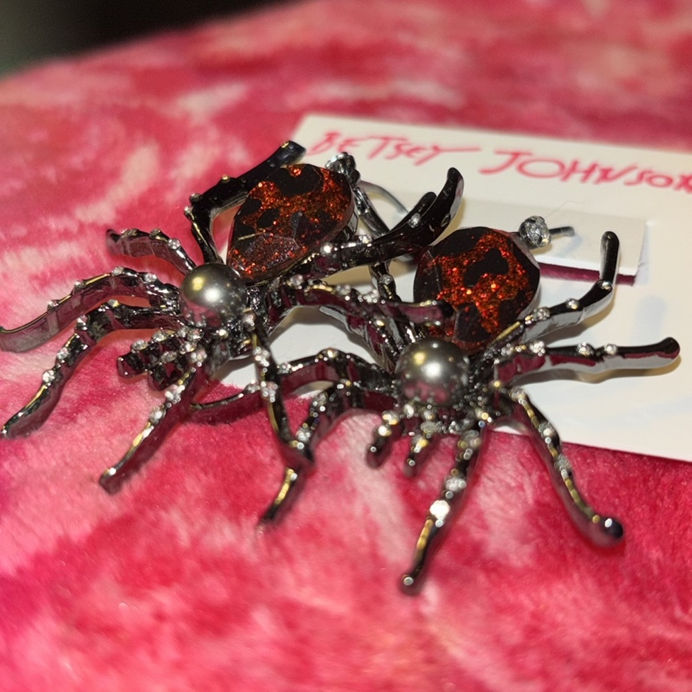 NWT Betsey Johnson,red/black spider earrings great for Halloween - Picture 6 of 12